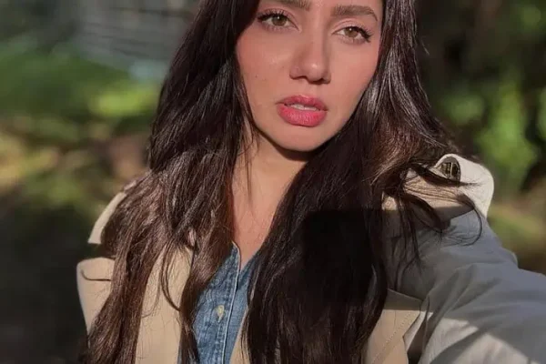 āDonāt come back for workā: Indian actor hits out at Mahira Khan